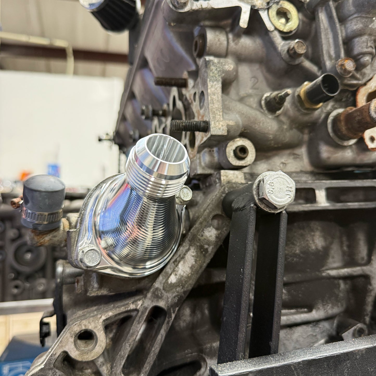 B-Series -16 AN Thermostat Housing