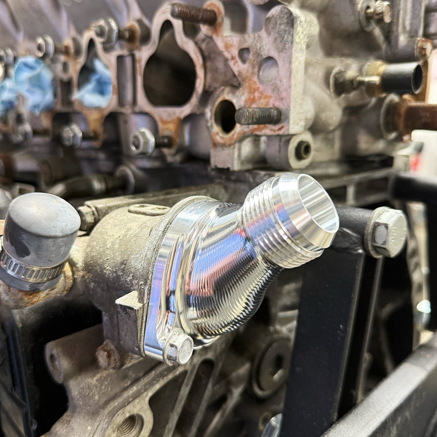 B-Series -16 AN Thermostat Housing